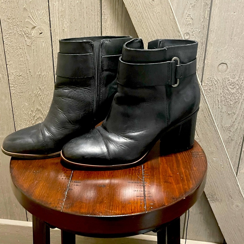 Korke leather black booties